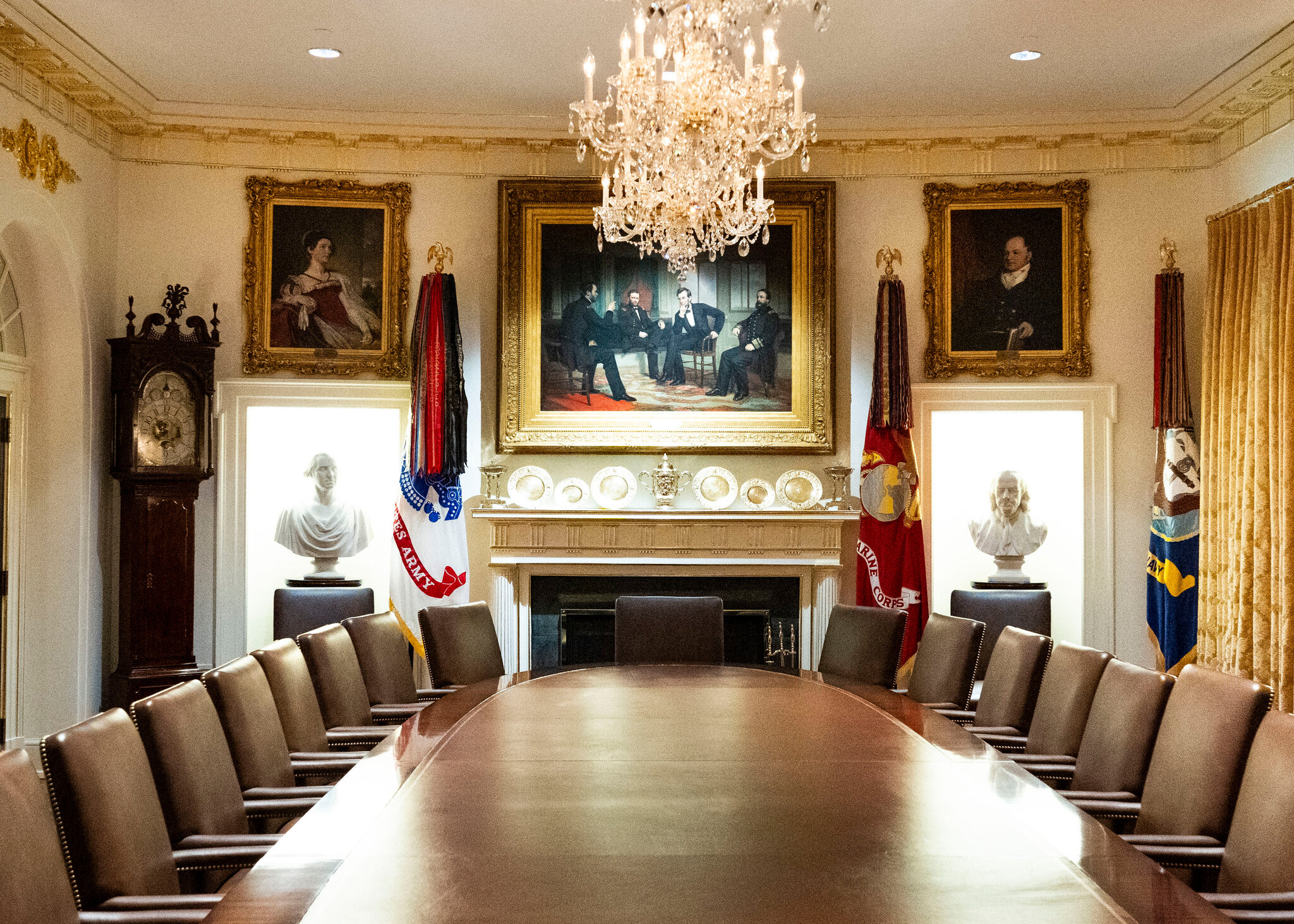 White House Hangs Trump-Putin Summit Photo in West Wing Lobby