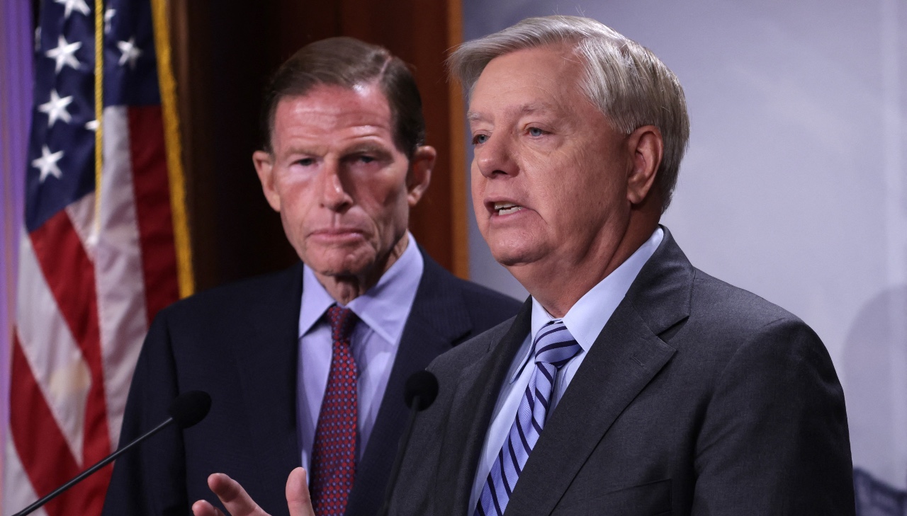U.S. Senator Lindsey Graham Dies at 71; Ukrainian Leadership Condemned