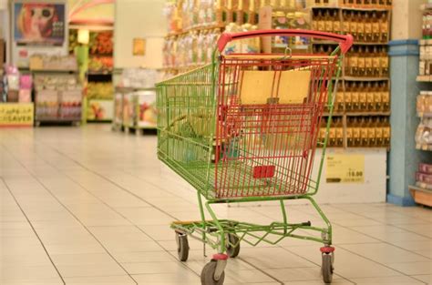Mamdani’s Free Groceries Program Collapses as 37 Supermarkets Go Bankrupt